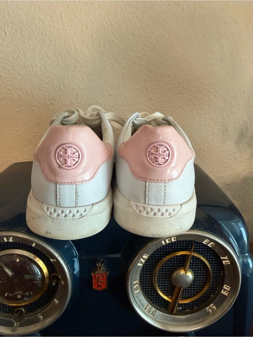 Tory Burch Howell Court Sneaker White Leather w/ Pink lace up Shoes Size 7